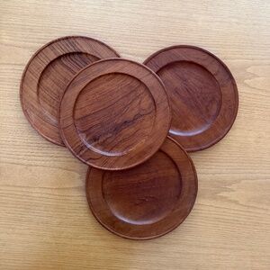 SET OF 4 VINTAGE DINNER PLATES